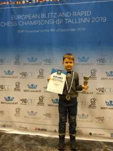 Серебро на чемпионате Европы ( ноябрь 2019) по быстрым шахматам в группе мальчиков до 8 лет